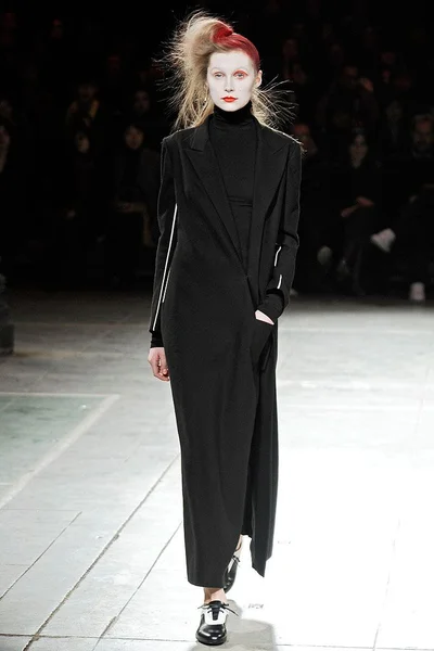 Look 18